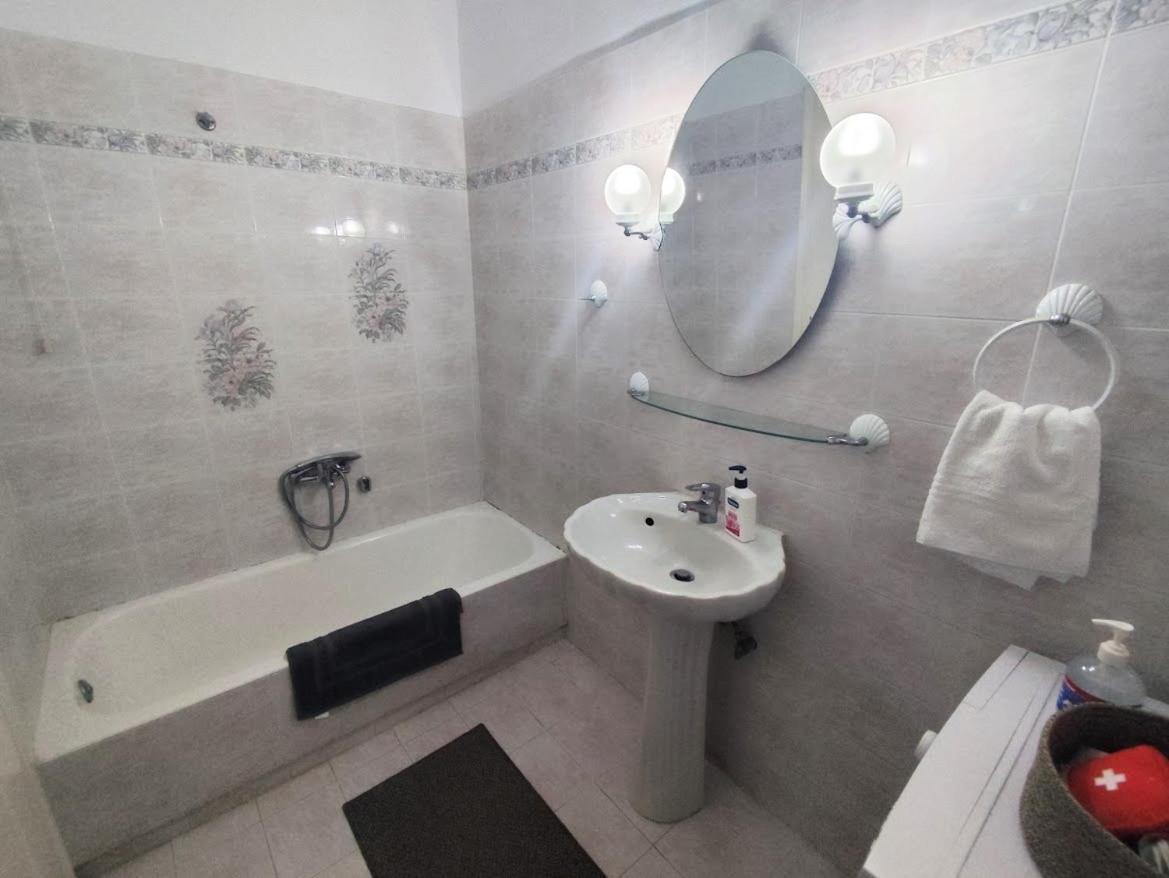 Mando Patrasso - Classical Apartment In The Center Of Patras With Free Parking Exterior foto