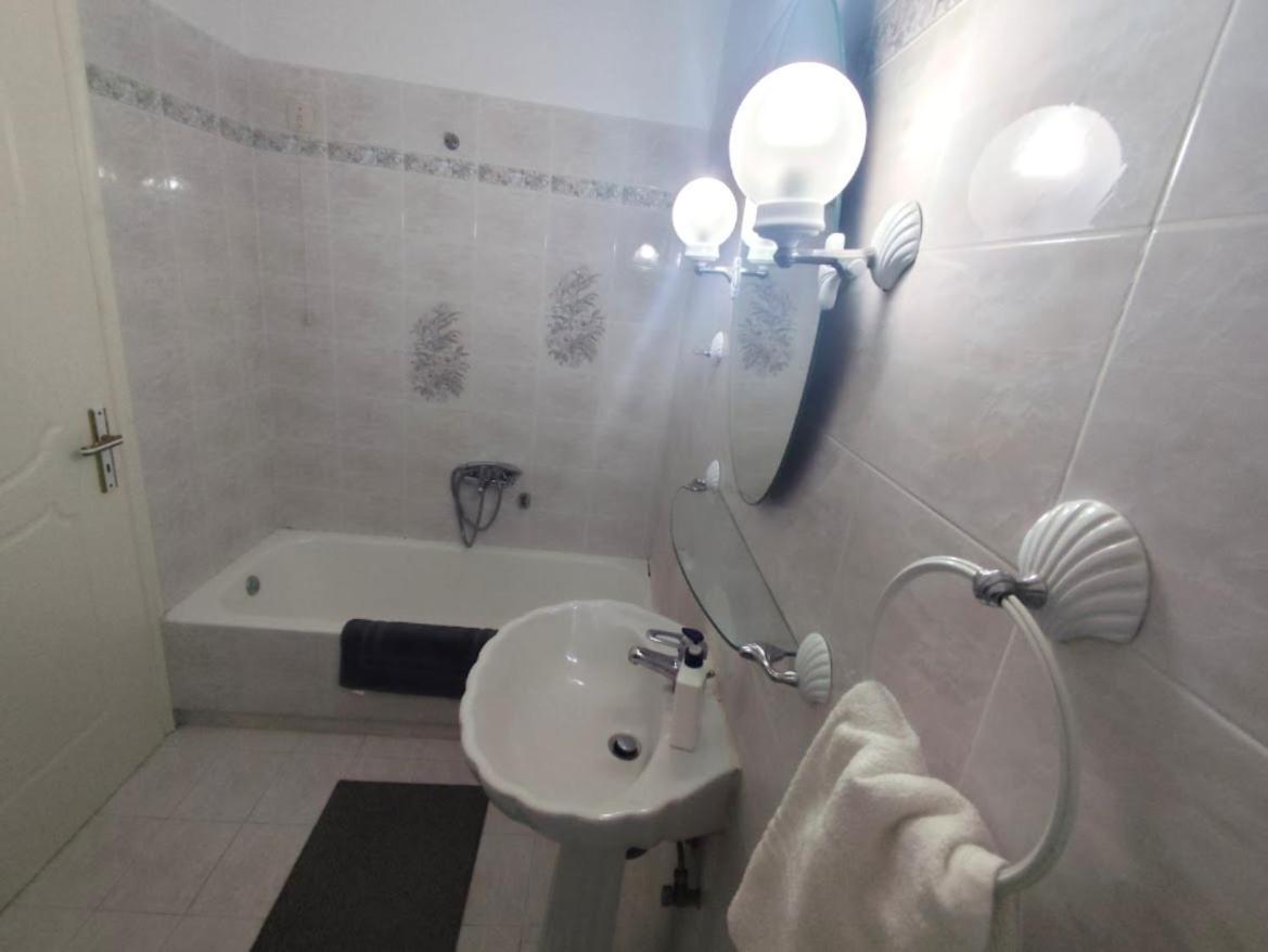 Mando Patrasso - Classical Apartment In The Center Of Patras With Free Parking Exterior foto